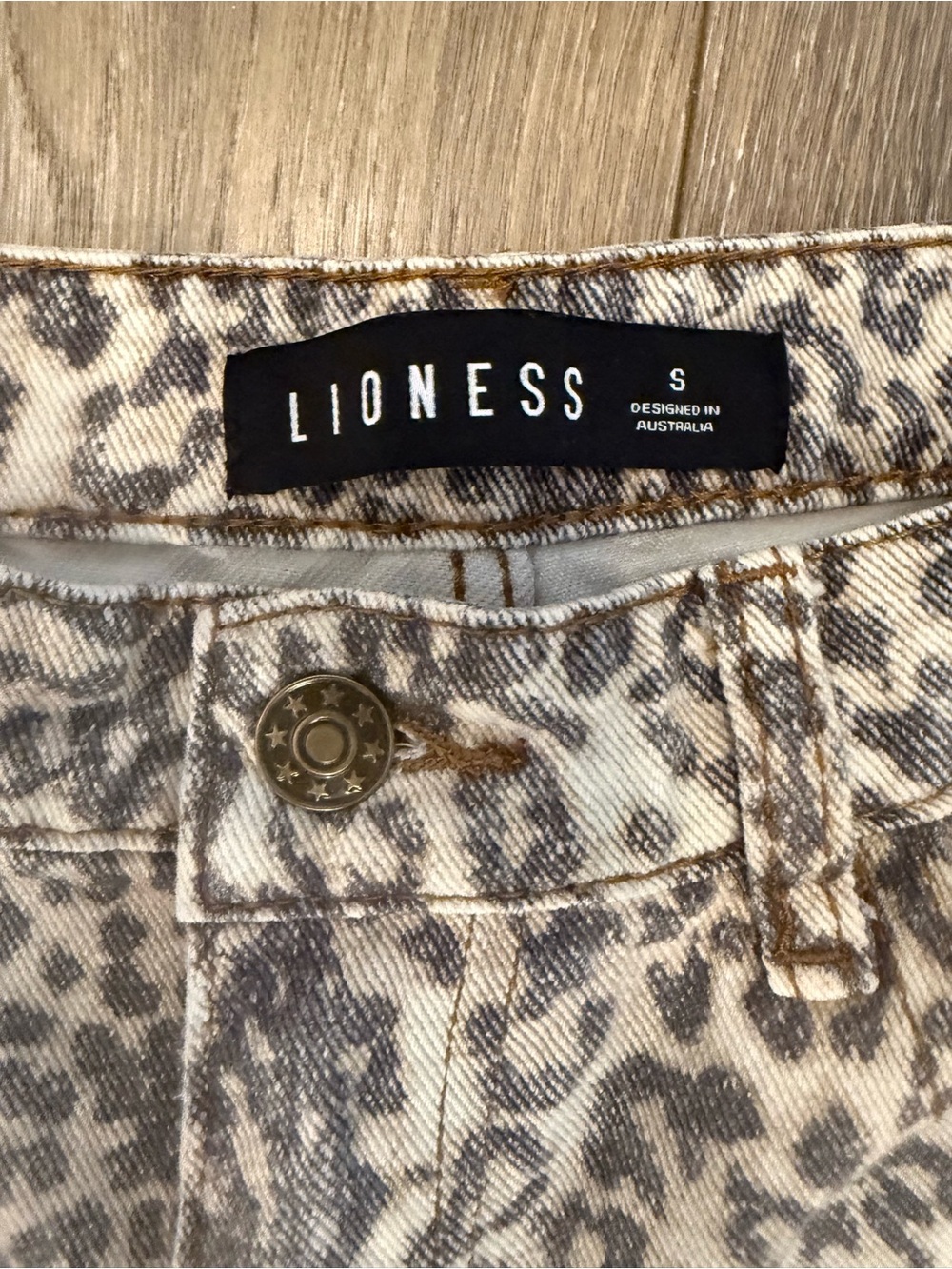 LIONESS Horseshoe Jeans Barrel Leg Leopard Print Fade Size S - Picture 6 of 12
